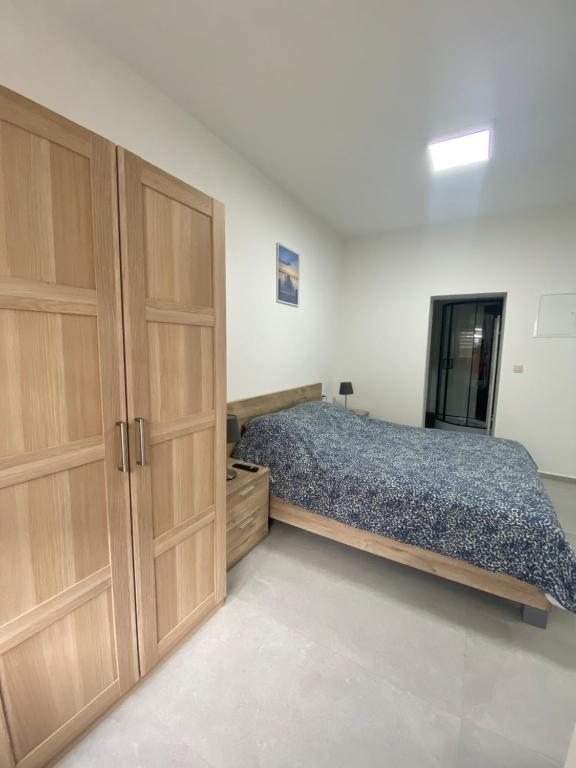 Postel nebo postele na pokoji v ubytování 1-C Superbe appartement très calme et bien décoré