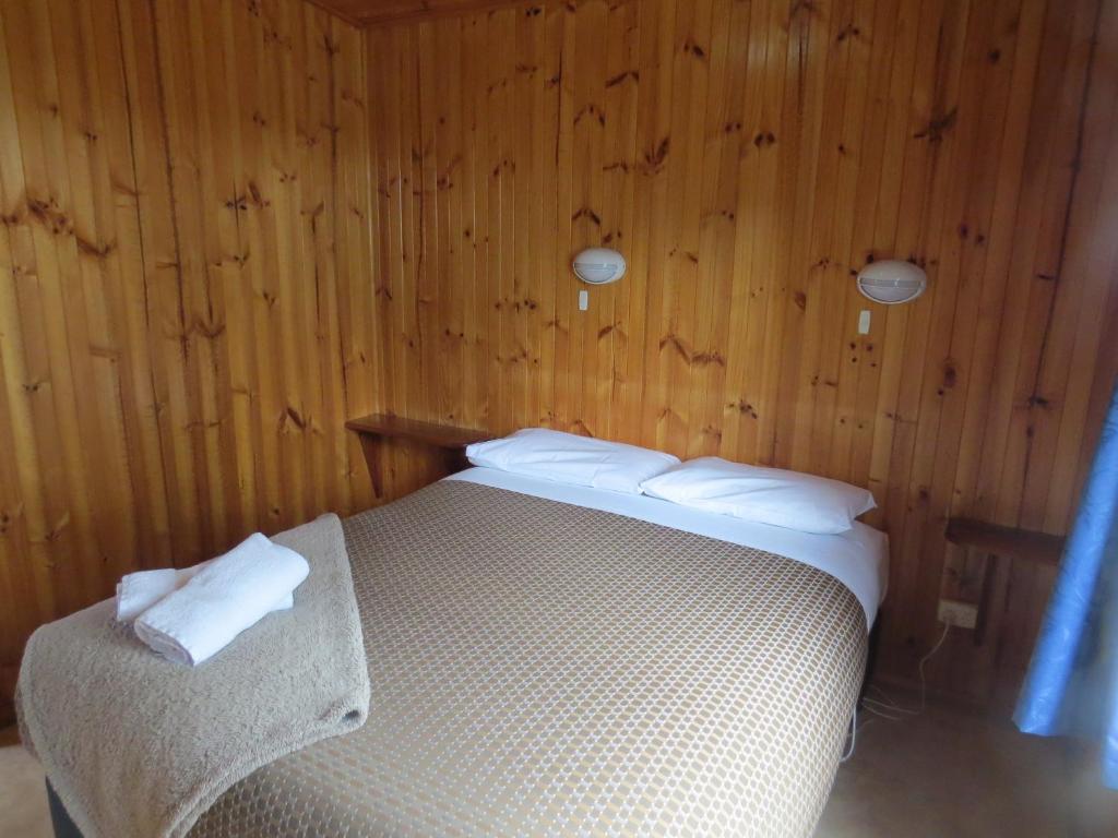 Postel nebo postele na pokoji v ubytování Captain Cook Holiday Park