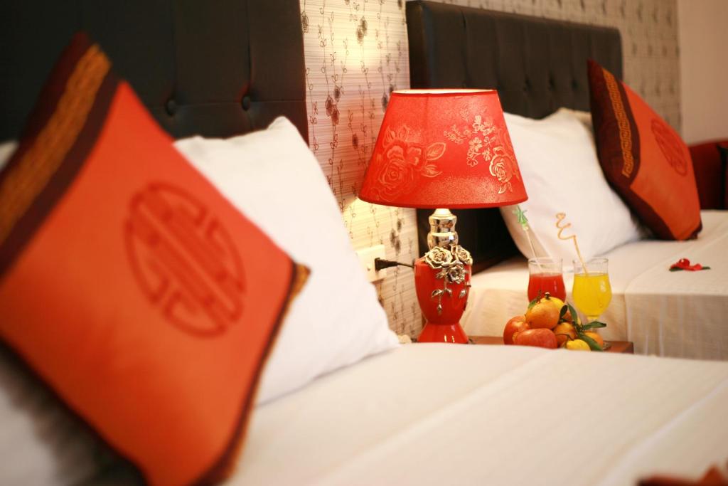 Postel nebo postele na pokoji v ubytování Urban Alley Hotel