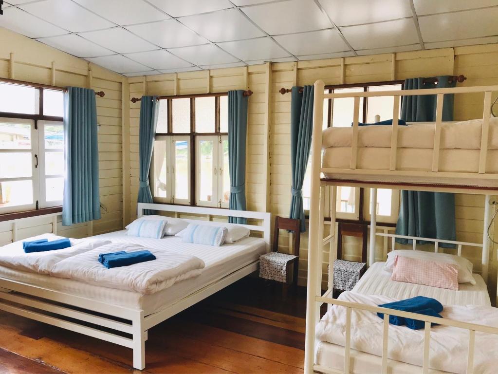อยู่แพ PaeStay อุทัยธานี - Family Room