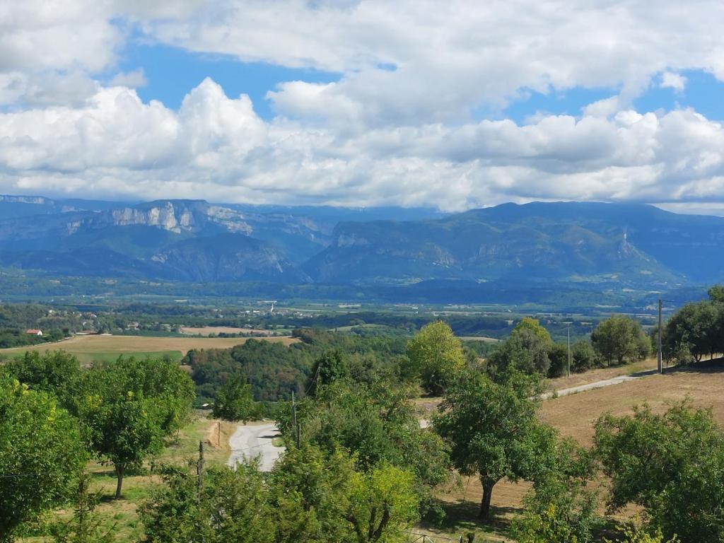 Zdjęcie z galerii obiektu Maisonnette campagnarde avec vue sur Vercors w mieście Montmiral