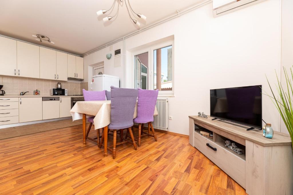 Kuchyň nebo kuchyňský kout v ubytování Malinsummer Apartments