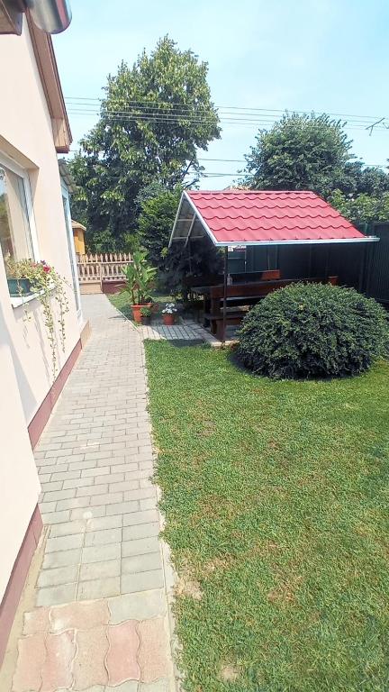 Ogród w obiekcie Bagolylak Vendégház Siófok
