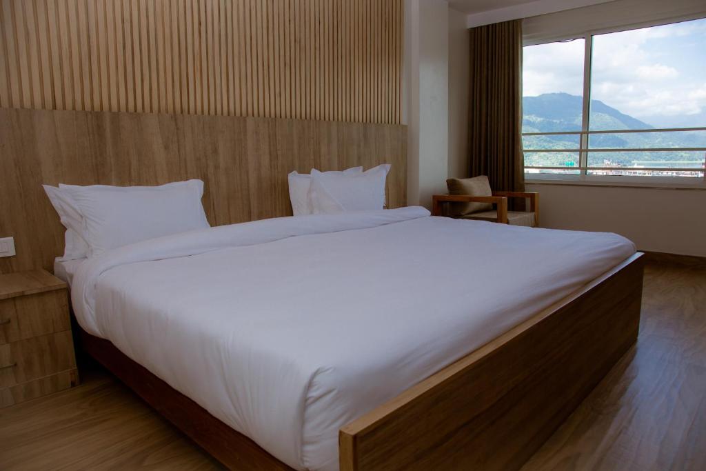 Llit o llits en una habitació de Stay Inn Hotel and Apartment Pokhara