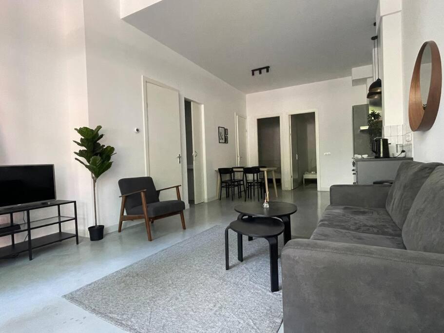 Stylish 2 Bedroom Serviced Apartment in Rotterdam, Rotterdam Updated