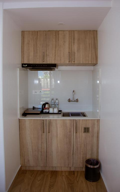 Cuina o zona de cuina de Stay Inn Hotel and Apartment Pokhara