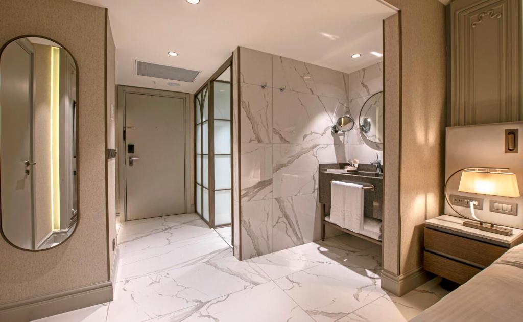 Stayso The House Hotel - Deluxe King Room