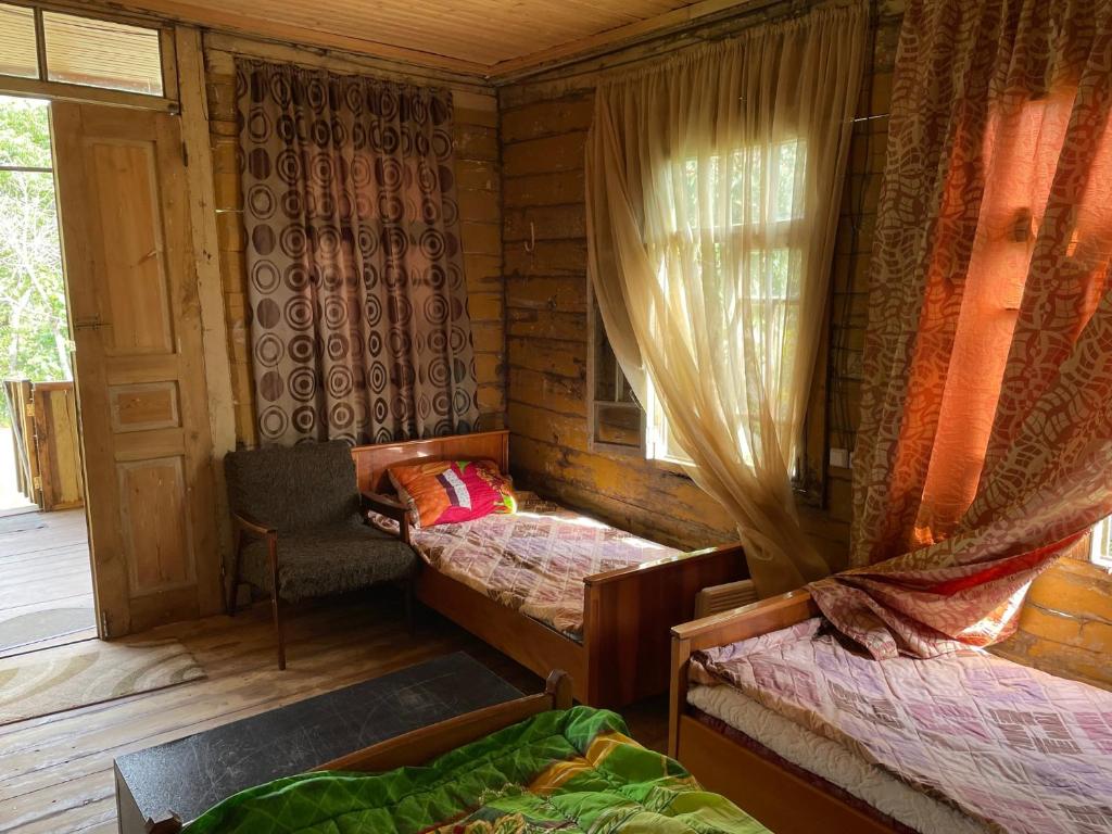 Postel nebo postele na pokoji v ubytování Sveri Adventure Camp