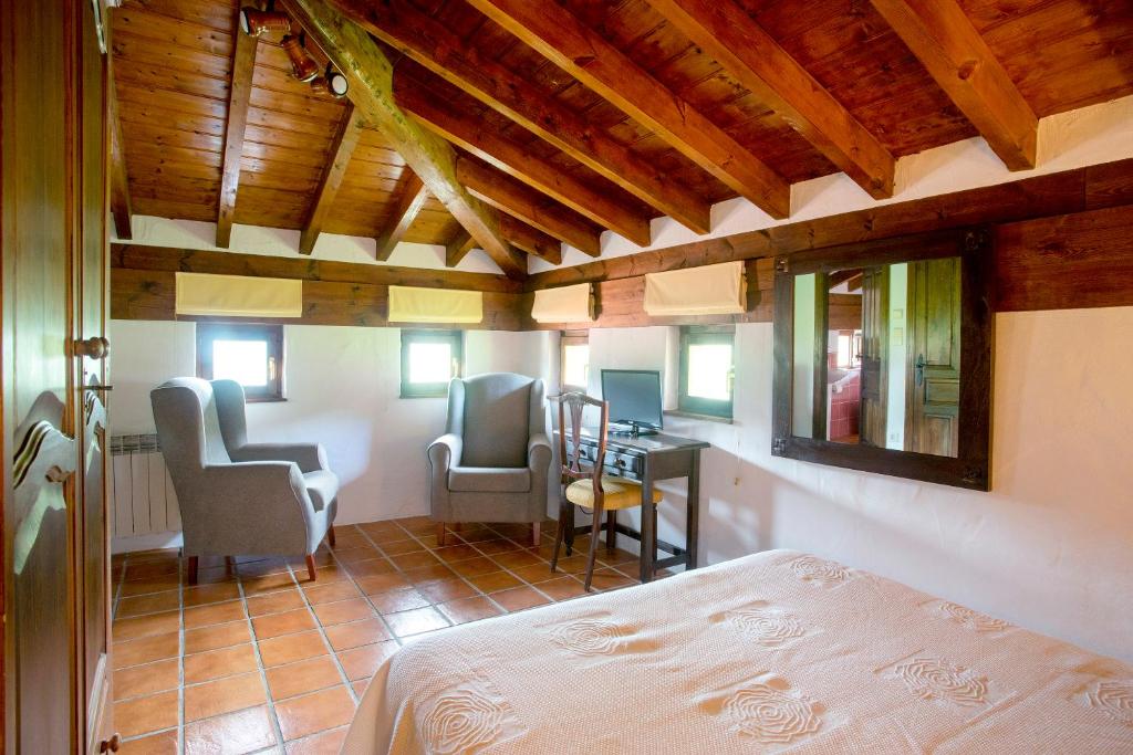 Postel nebo postele na pokoji v ubytování Hotel Rural Valleoscuru