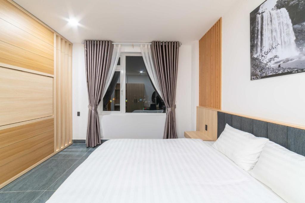 Postel nebo postele na pokoji v ubytování Quốc Khánh Condotel