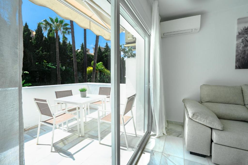 Posedenie v ubytovaní Amazing 2 bedroom apartment in Jardines Fuentes
