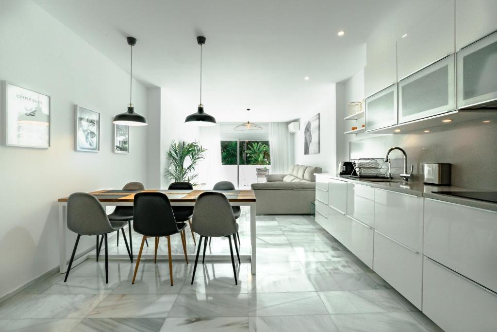 Kuchyňa alebo kuchynka v ubytovaní Amazing 2 bedroom apartment in Jardines Fuentes