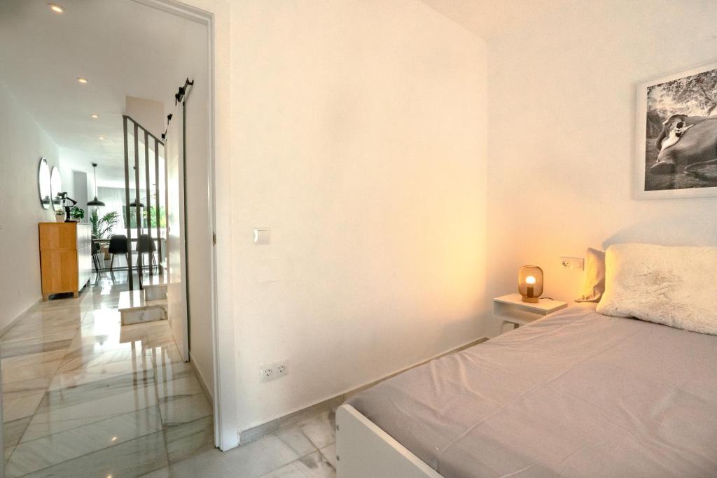 Posteľ alebo postele v izbe v ubytovaní Amazing 2 bedroom apartment in Jardines Fuentes