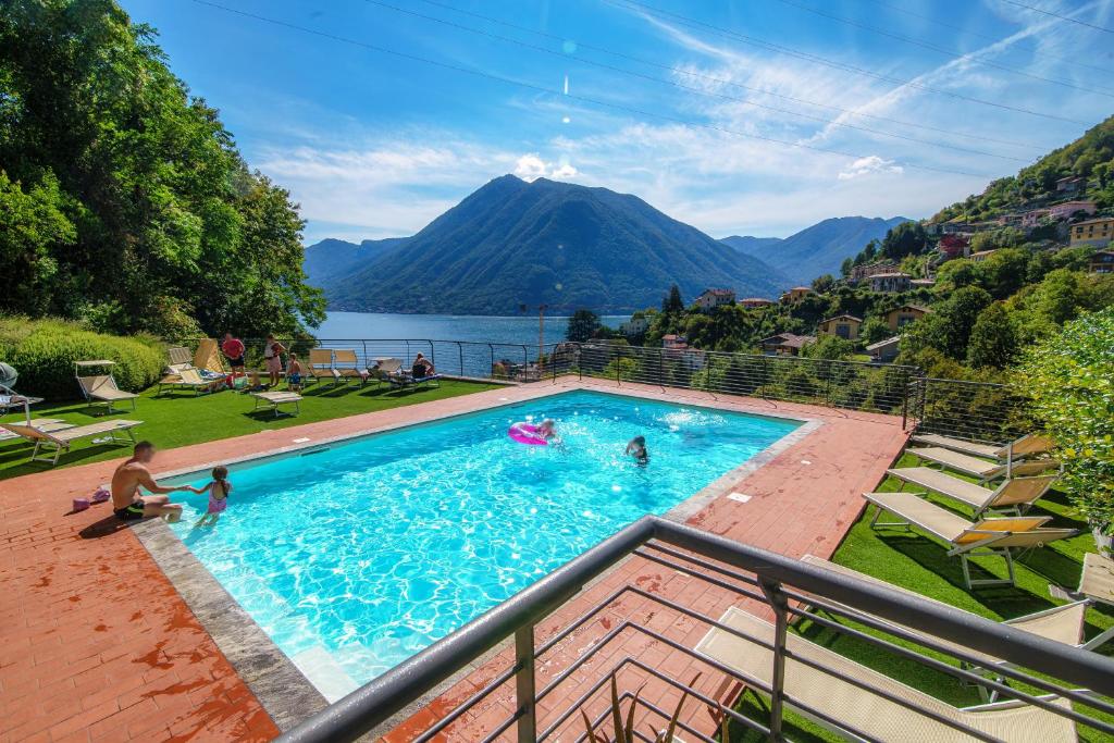 Kolam renang di atau dekat dengan ALTIDO Luxury flat & Lake Como view