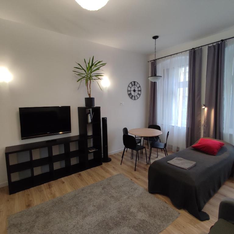 Televízia a/alebo spoločenská miestnosť v ubytovaní Apartament Rybaki 22