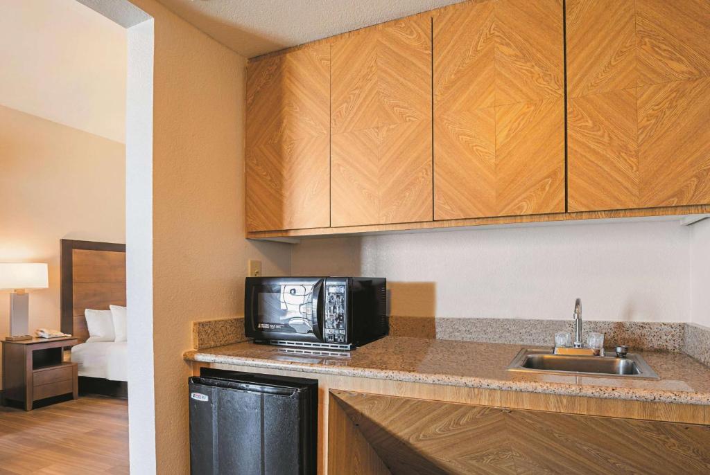 Wingate by Wyndham Galveston East Beach - Mobilidad De Suite De Dos Dormitorios Accesibles Con Una Cama King Y Dos Camas Dobles: No Fumar