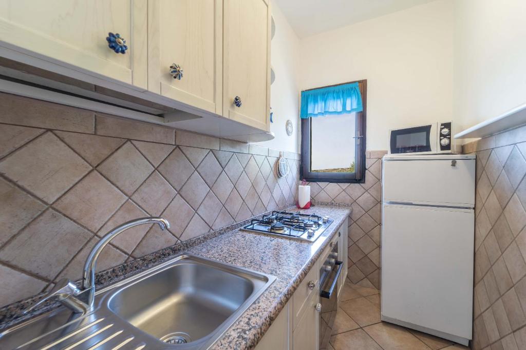 Kuchyňa alebo kuchynka v ubytovaní Stintino sea front apartments B