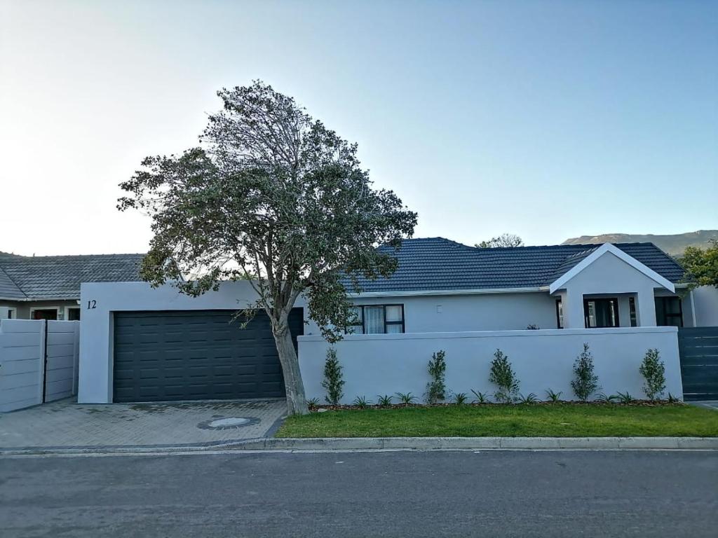Jangada cottage sun valley fish hoek, Cape Town (updated prices 2024)