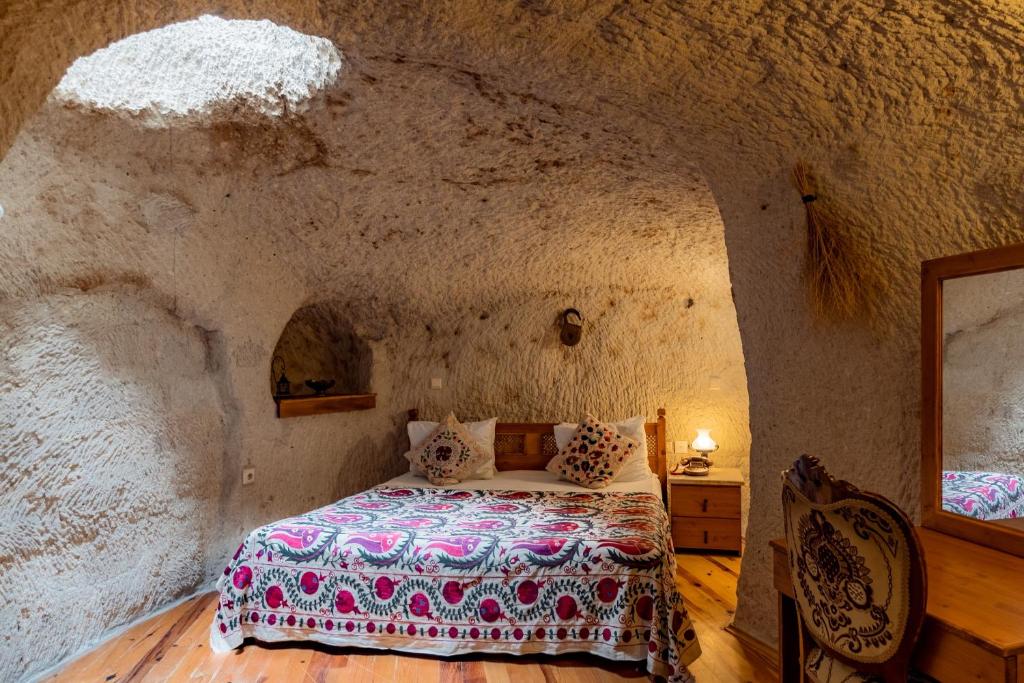Postel nebo postele na pokoji v ubytování Amber Cave Suites