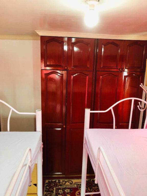 THE MANSION - BACKPACKERS Near AIRPORT - 度假屋