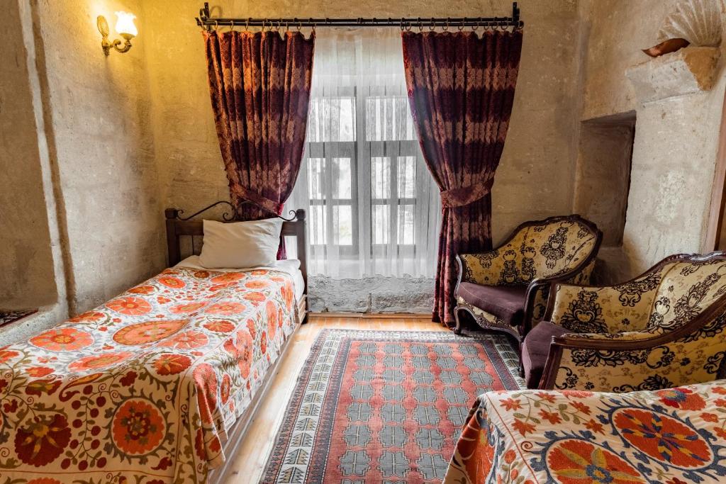 Postel nebo postele na pokoji v ubytování Amber Cave Suites