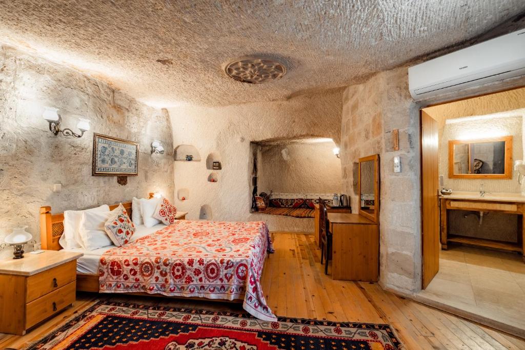 Postel nebo postele na pokoji v ubytování Amber Cave Suites