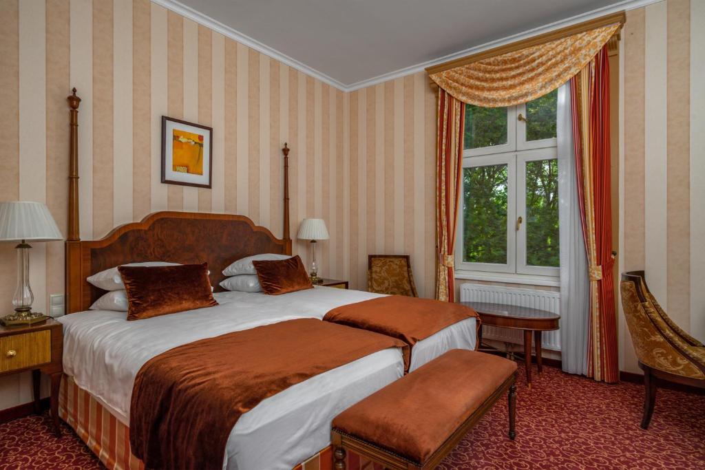 Postel nebo postele na pokoji v ubytování Ensana Grand Margaret Island
