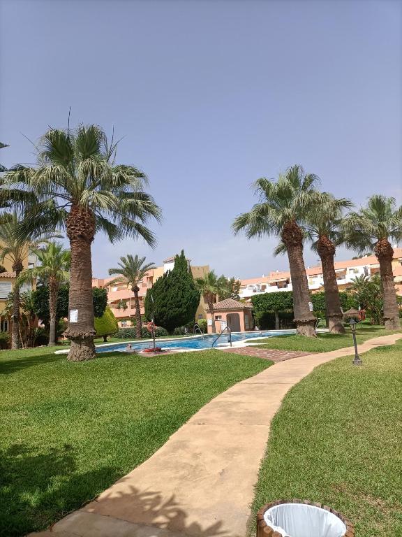 Bazén v ubytovaní PARQUE VERA Naturista FKK PLAYA, free Wifi alebo v jeho blízkosti