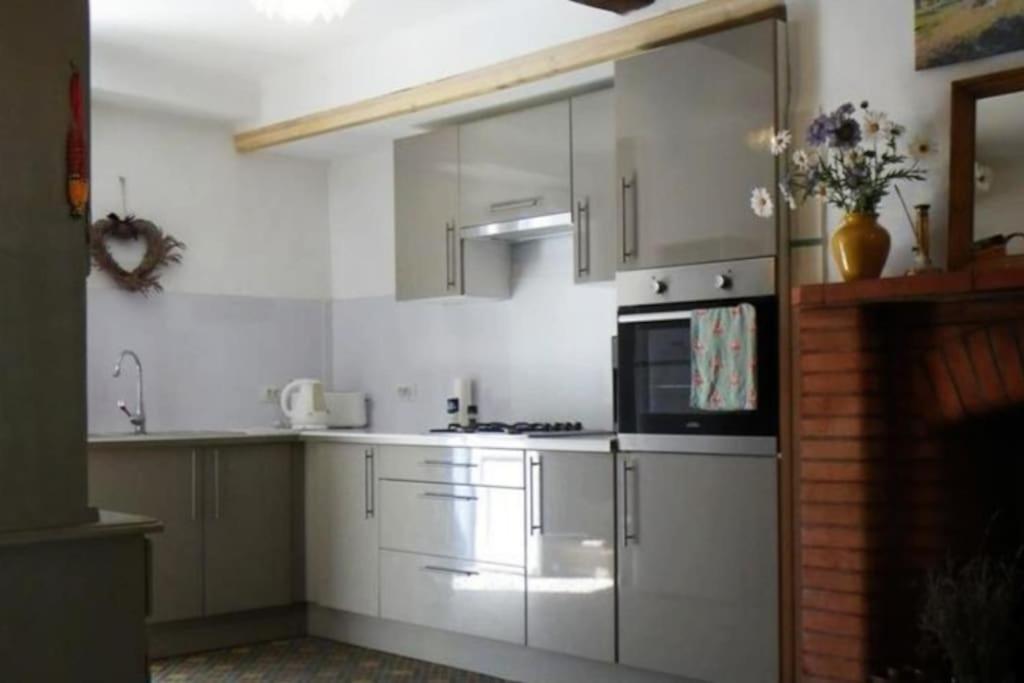 Kuchyňa alebo kuchynka v ubytovaní Rosella - maison de charme au cœur du village