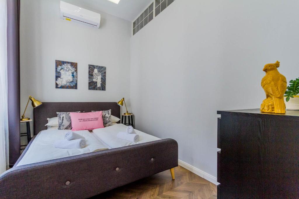 Posteľ alebo postele v izbe v ubytovaní Bengt Apartment Kiraly str.