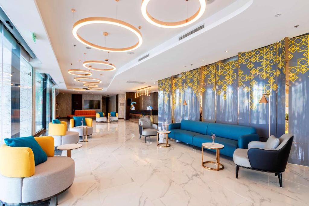 The bright lobby provides a mix of sofas, lounge chairs, low tables and a television.