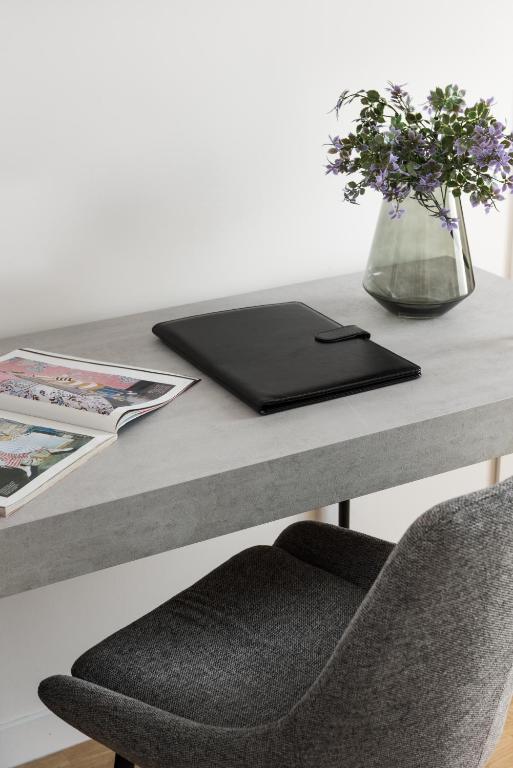 AT FORTY-ONE - Resim 19