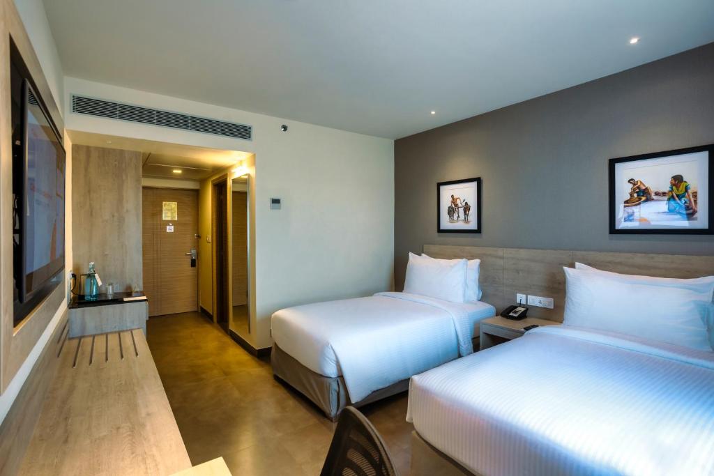Postel nebo postele na pokoji v ubytování Amika Hotel,Madurai - Near Airport
