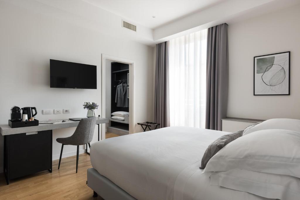 AT FORTY-ONE - Resim 21