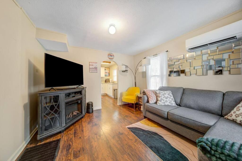 Cozy Chalet Bungalow in Westpark/Cleveland, Cleveland (updated prices 2024)