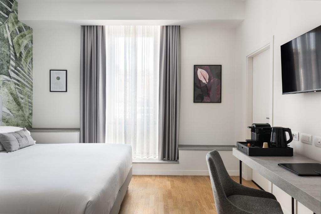 AT FORTY-ONE - Resim 22