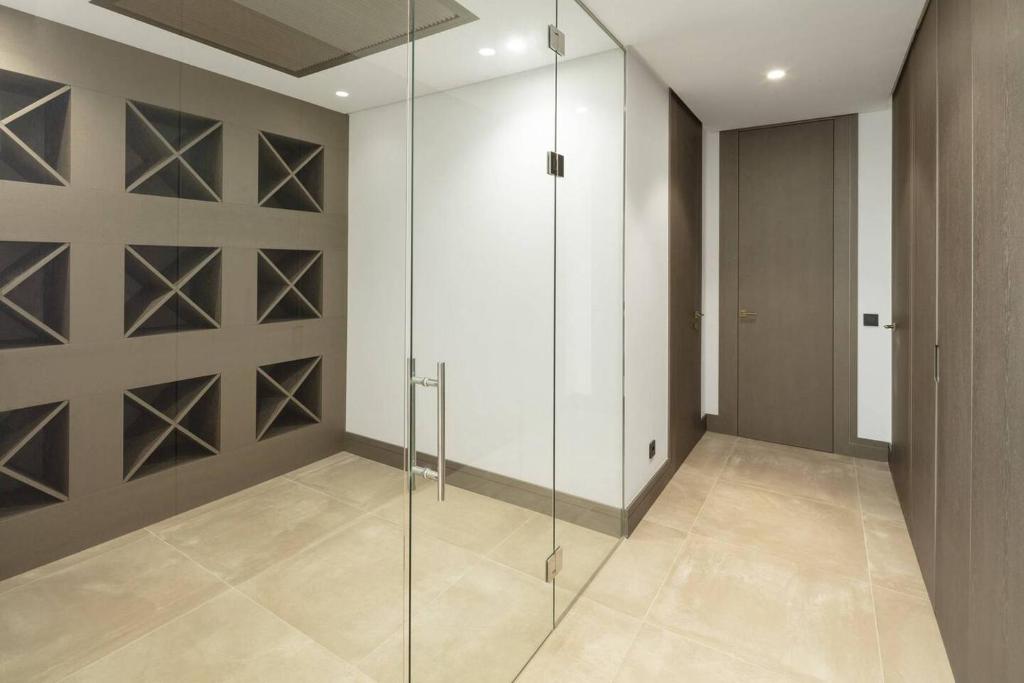 Fotografia z galérie ubytovania Newly Built 6 BDRM Luxury Villa in Nueva Andalucía v Marbelli