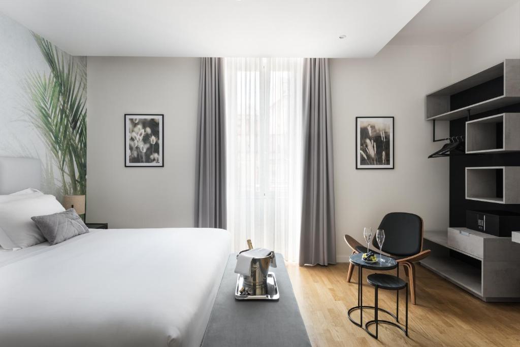 AT FORTY-ONE - Resim 24