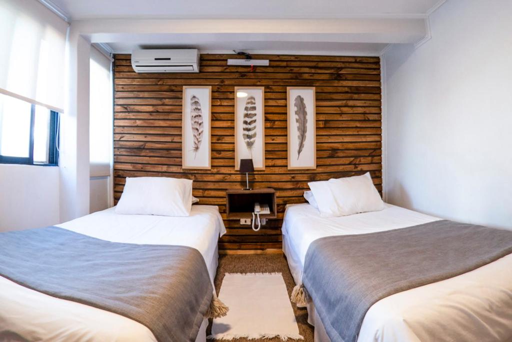Postel nebo postele na pokoji v ubytování Etnico Bío Bío Hotel