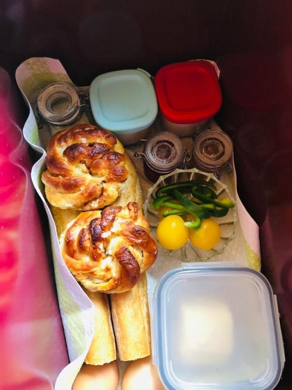 Jedlo v ubytovaní bed & breakfast alebo blízkom okolí