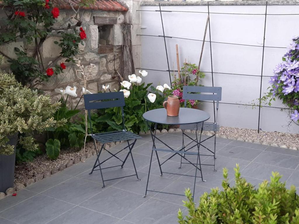 Gîte Moderne 10 Pers. en Touraine avec Jardin, WiFi, Près de la Vienne et Vignobles de Chinon - FR-1-381-395 - Maison De Vacances (10 Adultes)