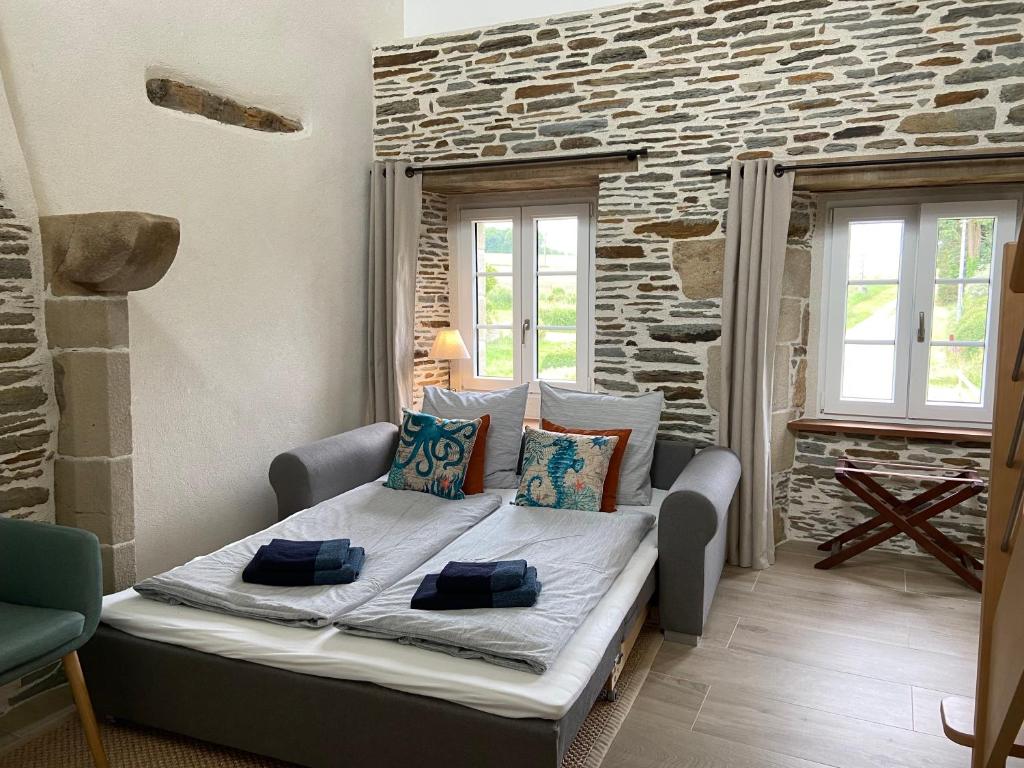 Postel nebo postele na pokoji v ubytování Domaine de Kerdavid - Chambres d'hôtes à Remungol