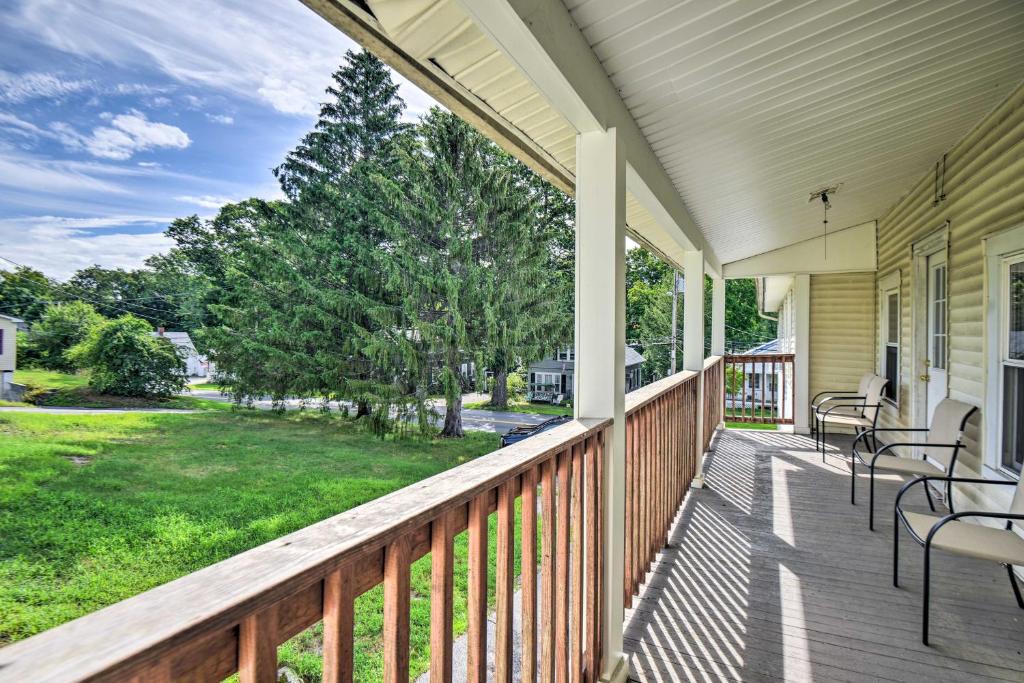 Meredith Home Walk to Lakes and Restaurants!, Meredith (updated