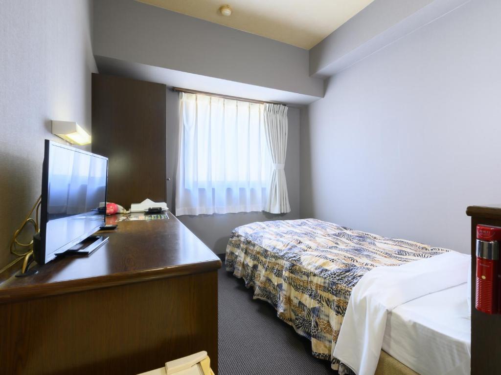 TV a/nebo společenská místnost v ubytování Tabist IWATA Station Hotel