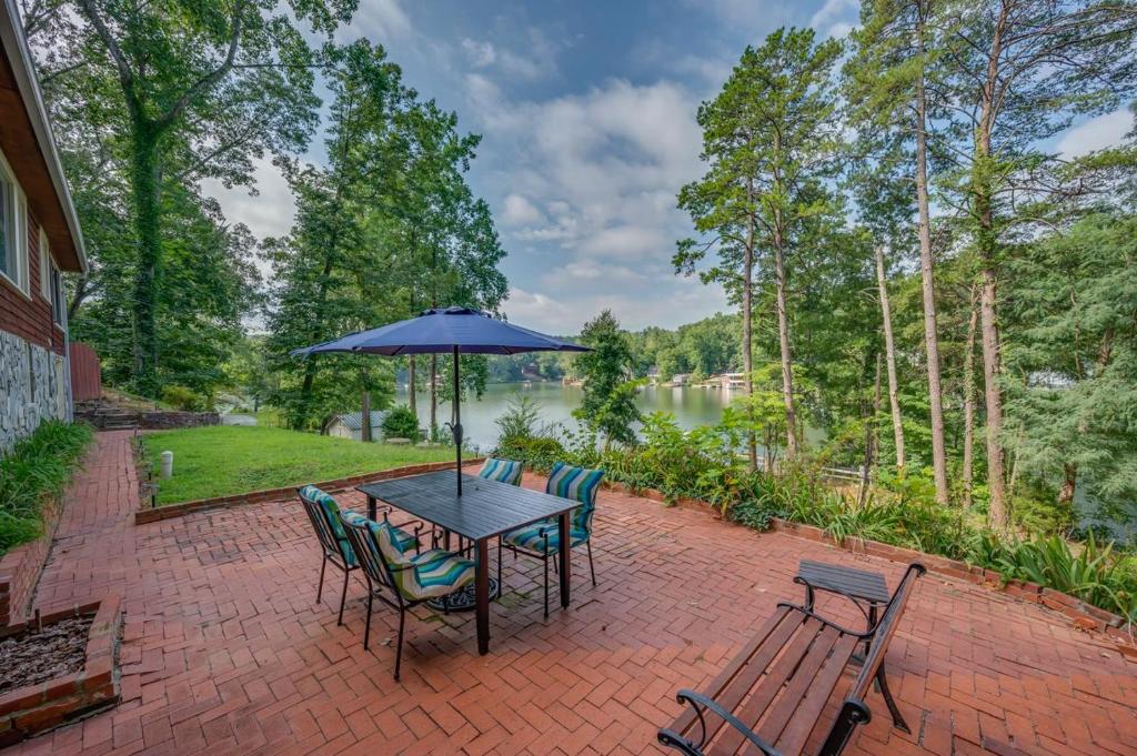 The Red Baron, Landrum (updated prices 2024)