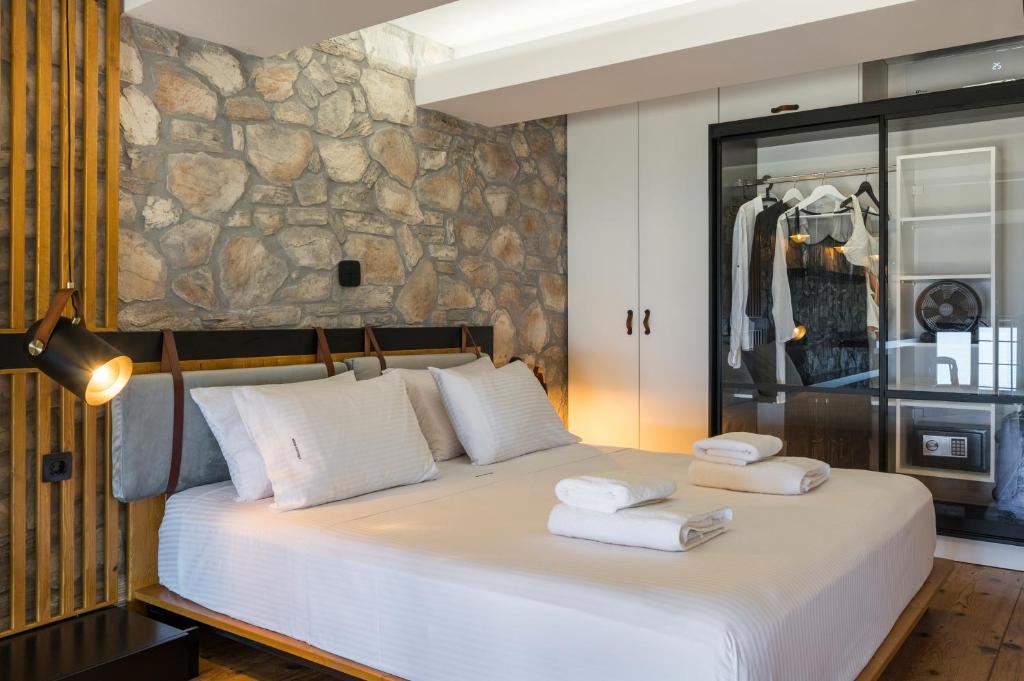 A bed or beds in a room at Skins Concept Boutique Apartment