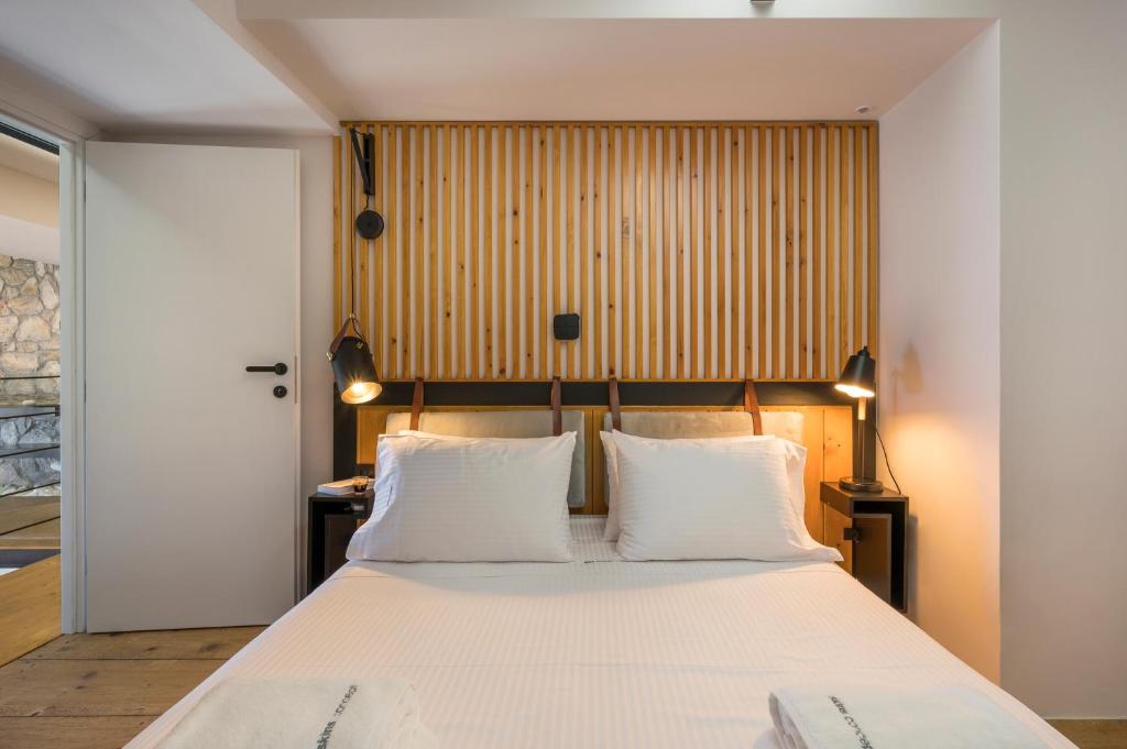 A bed or beds in a room at Skins Concept Boutique Apartment