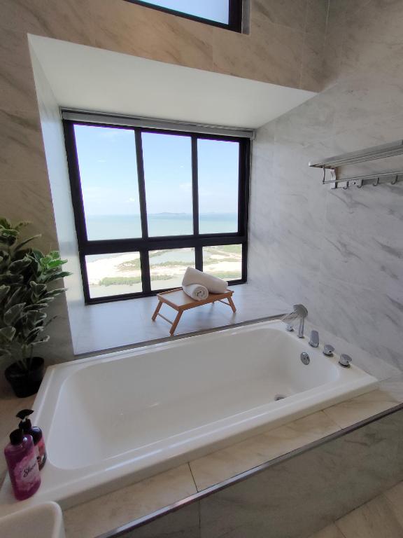 Imperio Homestay Private Bathtub-FreeParking & Wifi - Deluxe Studio Meerblick (Private Badewanne)