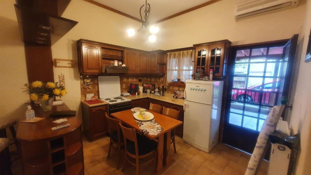 Adorable 2 floors two bedroom vacation maisonette - Housity