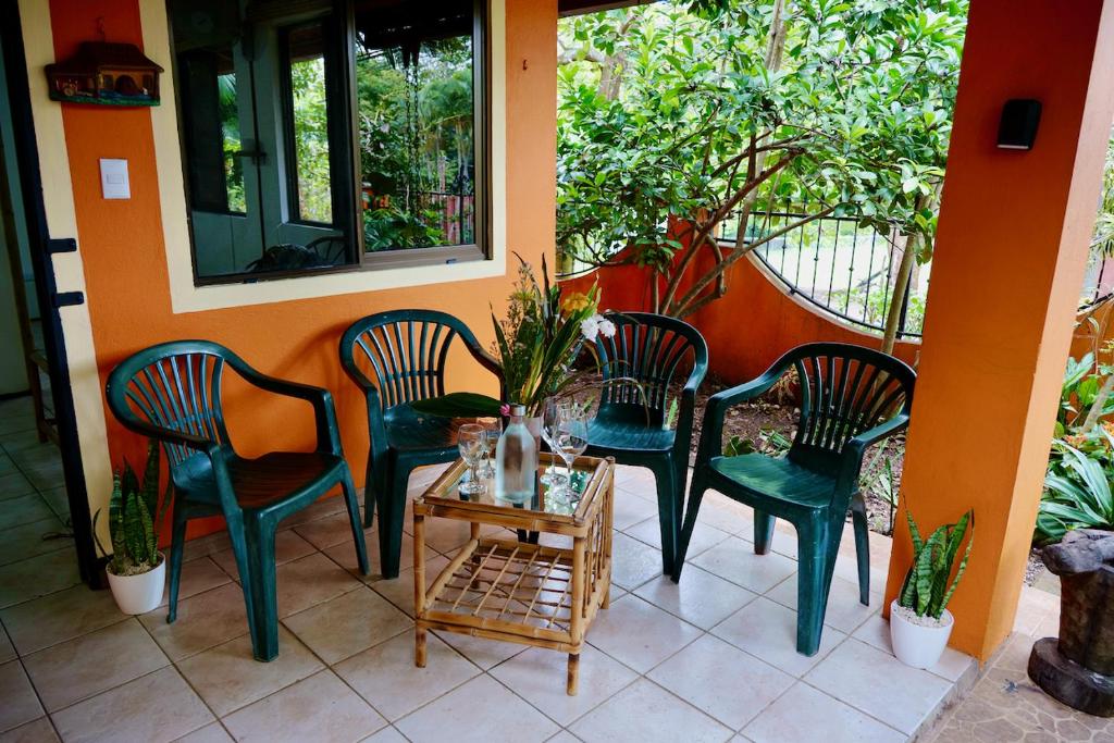 Balkón nebo terasa v ubytování TERMINAL VERDE PRIVATE APARTMENTS NEAR AIRPORT 24h SELF CHECK IN